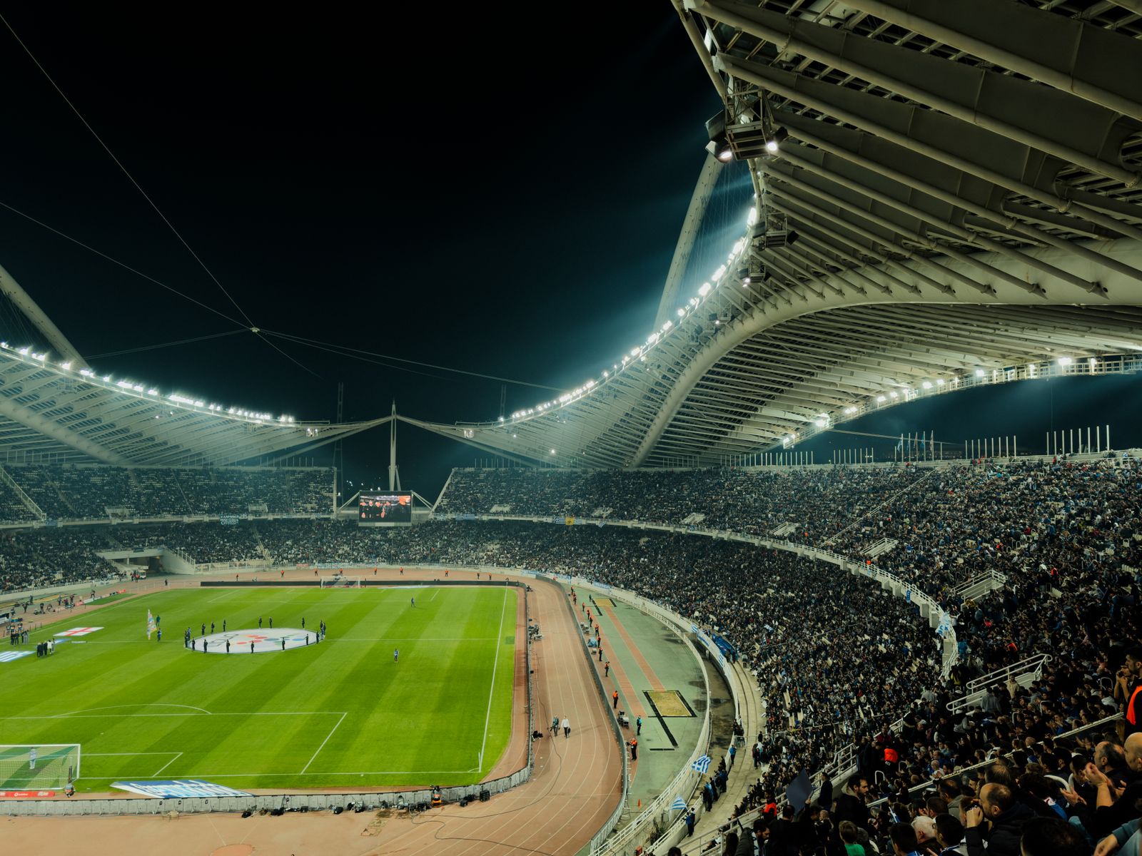 Des tribunes combles, une ferveur intacte
